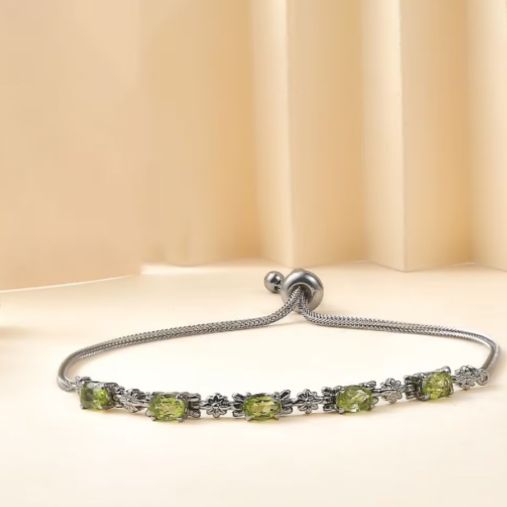💚Elegant Peridot Bolo Bracelet💚